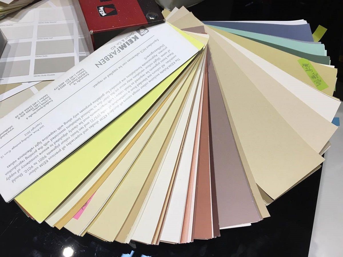 從木皮工廠回到工地後，現場已經在進行油漆工程，主臥